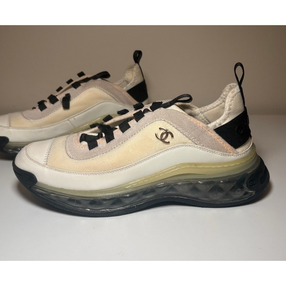 CHANEL G35617 CC Logo Matelasse Embossed Sole Sneakers | Size 9 (42)